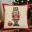 NUTCRACKER DIÓTÖRŐS (FEKETE KALAPOS) DÍSZPÁRNA HUZAT, ARANY LUREX 45X45 CM