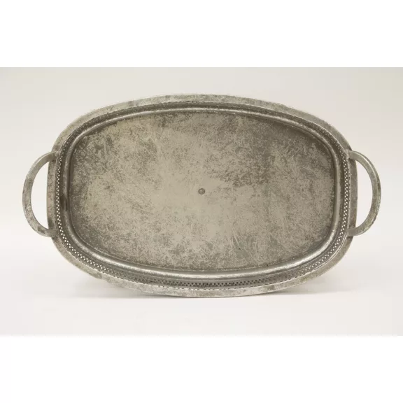Ezüst színű ovális fém kínálótálca fülekkel 44 cm