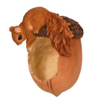   Makk alakú polyresin madáretető mókus figurával, dekorációs kiegészítő