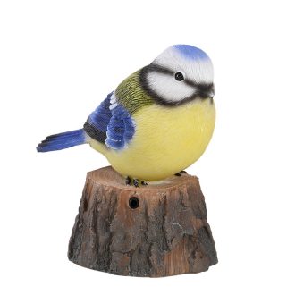   Fatörzsön ülő csiripelő kismadár polyresin szobor, kék cinege, kültéri és beltéri dekorációs kiegészítő