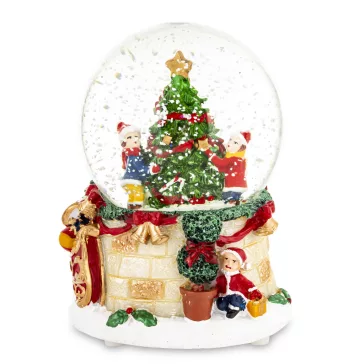 Zenélő karácsonyi hógömb karácsonyfával – 12,5 cm