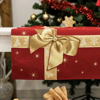   HOLLY MASNIS, BORDÓ SZÍNŰ ASZTALKÖZÉP, ARANY LUREX 96 x 100 cm