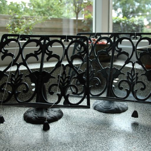 Öntöttvas szakácskönyvtartó