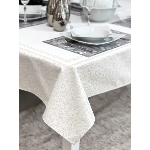 Ezüst lurex asztalterítő, karácsonyfa mintás, 137x180 cm