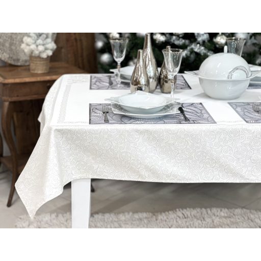 Ezüst lurex asztalterítő, karácsonyfa mintás, 137x240 cm
