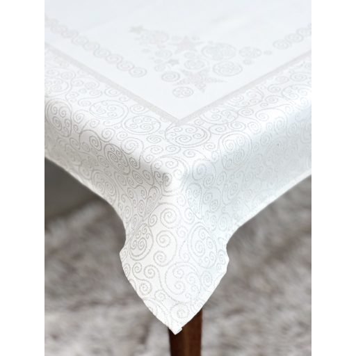 Ezüst lurex asztalterítő, karácsonyfa mintás, 96x100 cm