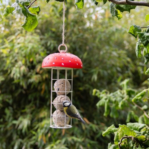 Felakasztható, önadagolós, faggyúgolyó tartó madáretető, légyölő galóca, 24,5 cm