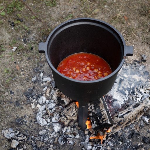 Öntöttvas vadászfazék zárható fedéllel, 6,8 literes