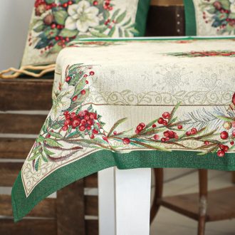   Classic piros bogyós, zöld szélű asztalterítő, 96x100 cm, ezüst lurex
