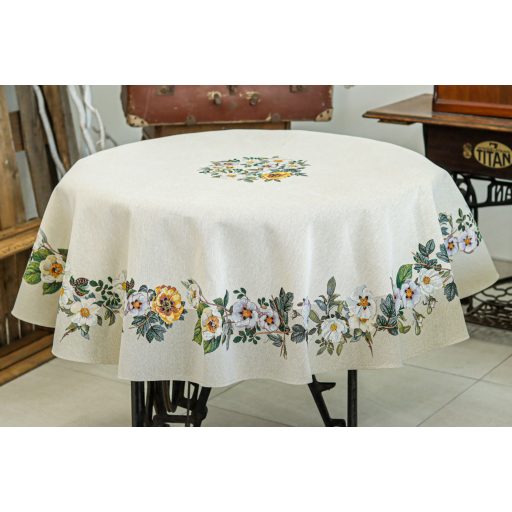 Árvácska virágos, lepkés asztalterítő, kerek, 160 cm