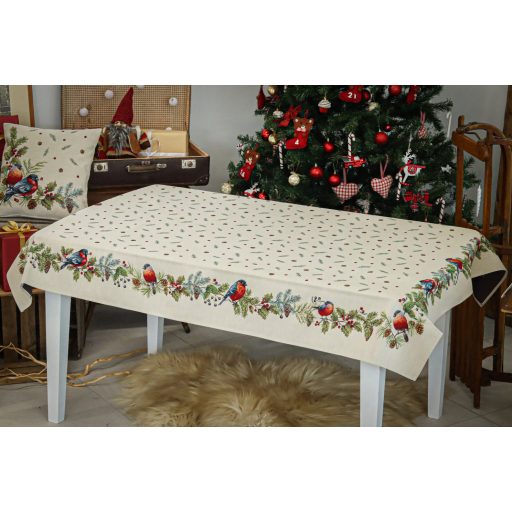 Kismadarak fenyőágon asztalterítő, 137x180 cm