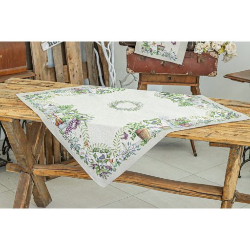 Fantasy Garden virágos, lepkés asztalterítő, 96x100 cm