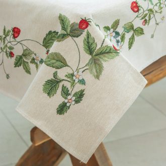 Szamócás asztalterítő, 96x100 cm