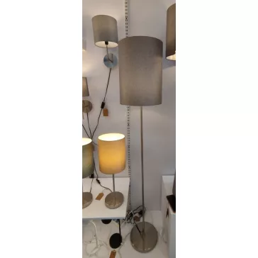 Lampara pie poliester metal 30x30x160 gris